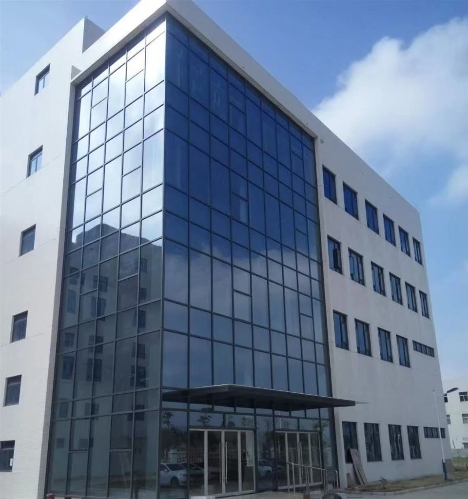 Vonkajšia sklenená závesová stena